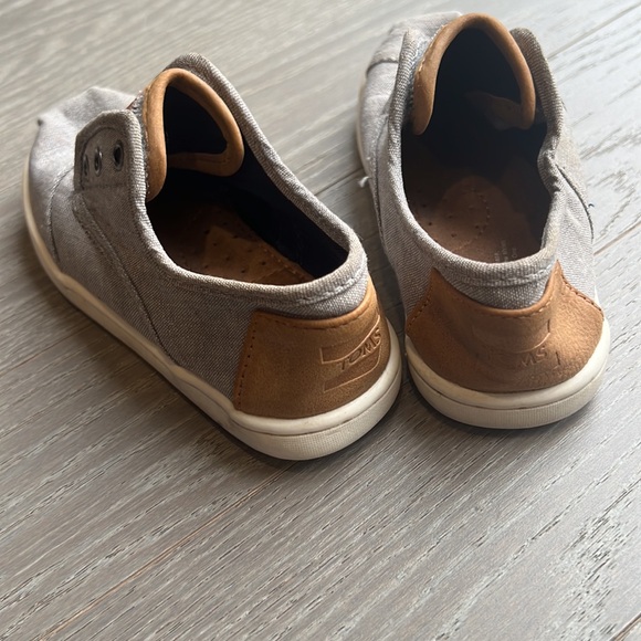 Toms - toddler size - Picture 3 of 6